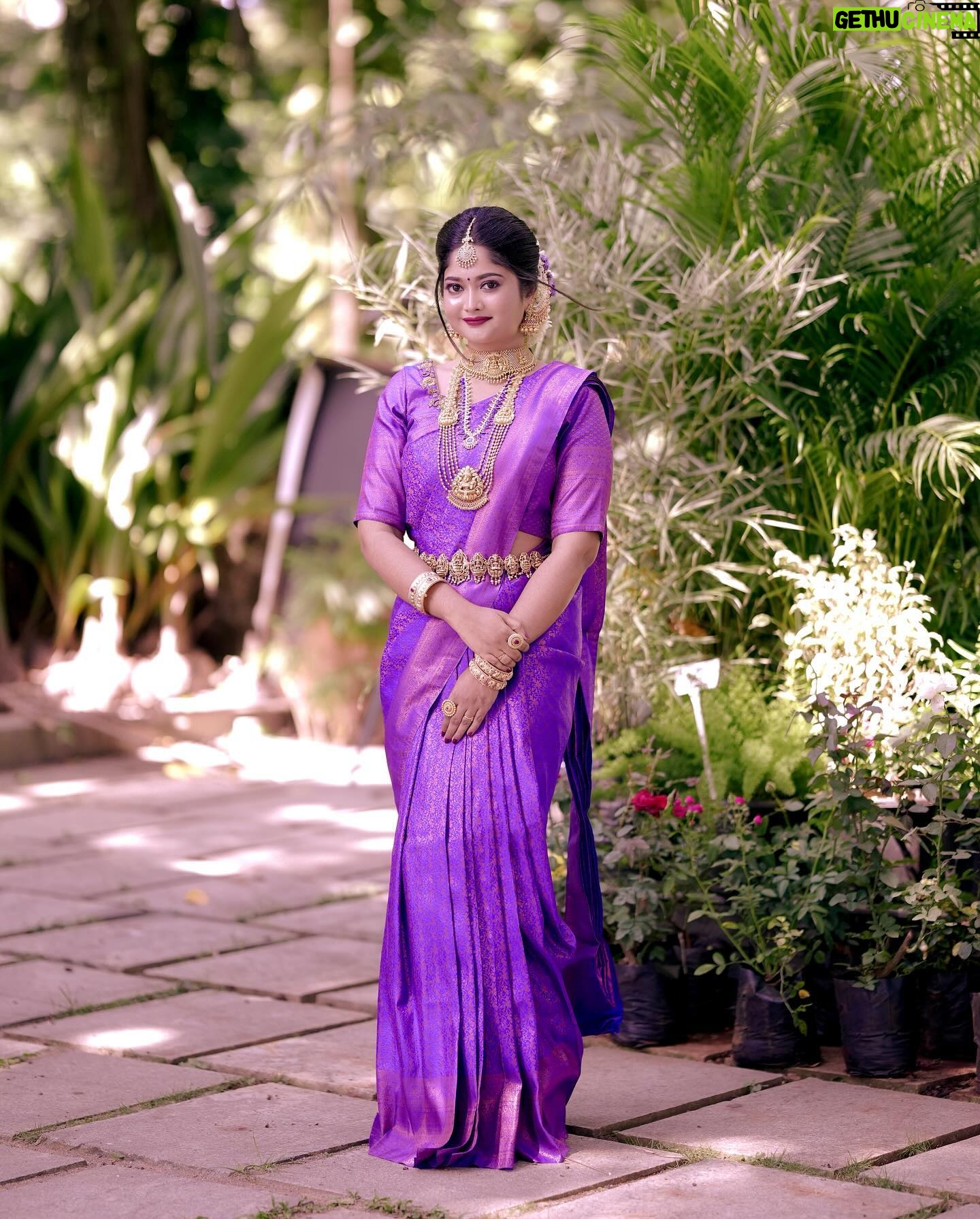 Aishwarya Ramsai - 18.1K Likes - 🪶மயிலிறகே🦚
💄 @jaanmakeovers
📸 @weddinggardensphotography
💍 @aswa_plaza_
Blouse designed by @fluence_thedesignershop
:
#actress #aishwaryaramsai #photoshoot #bridemakeup #dressup #kerala #tamilsong
