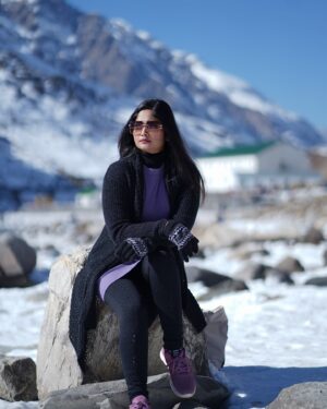 Aishwarya Ramsai Instagram - Venpaniye❄️❤️

:
#actress #aishwaryaramsai #vaccation #mountains #peaceful #favoriteplace #himachal #snowlove #bekind #staysafe
