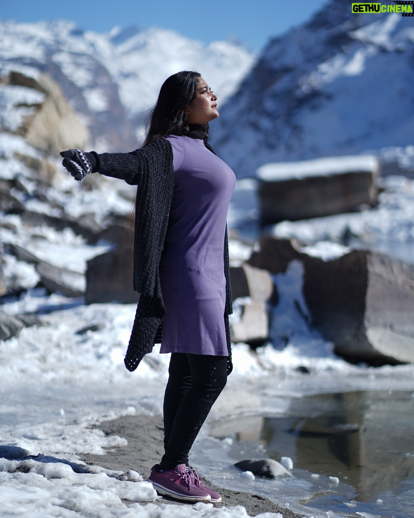 Aishwarya Ramsai - 23.6K Likes - Venpaniye❄️❤️
:
#actress #aishwaryaramsai #vaccation #mountains #peaceful #favoriteplace #himachal #snowlove #bekind #staysafe