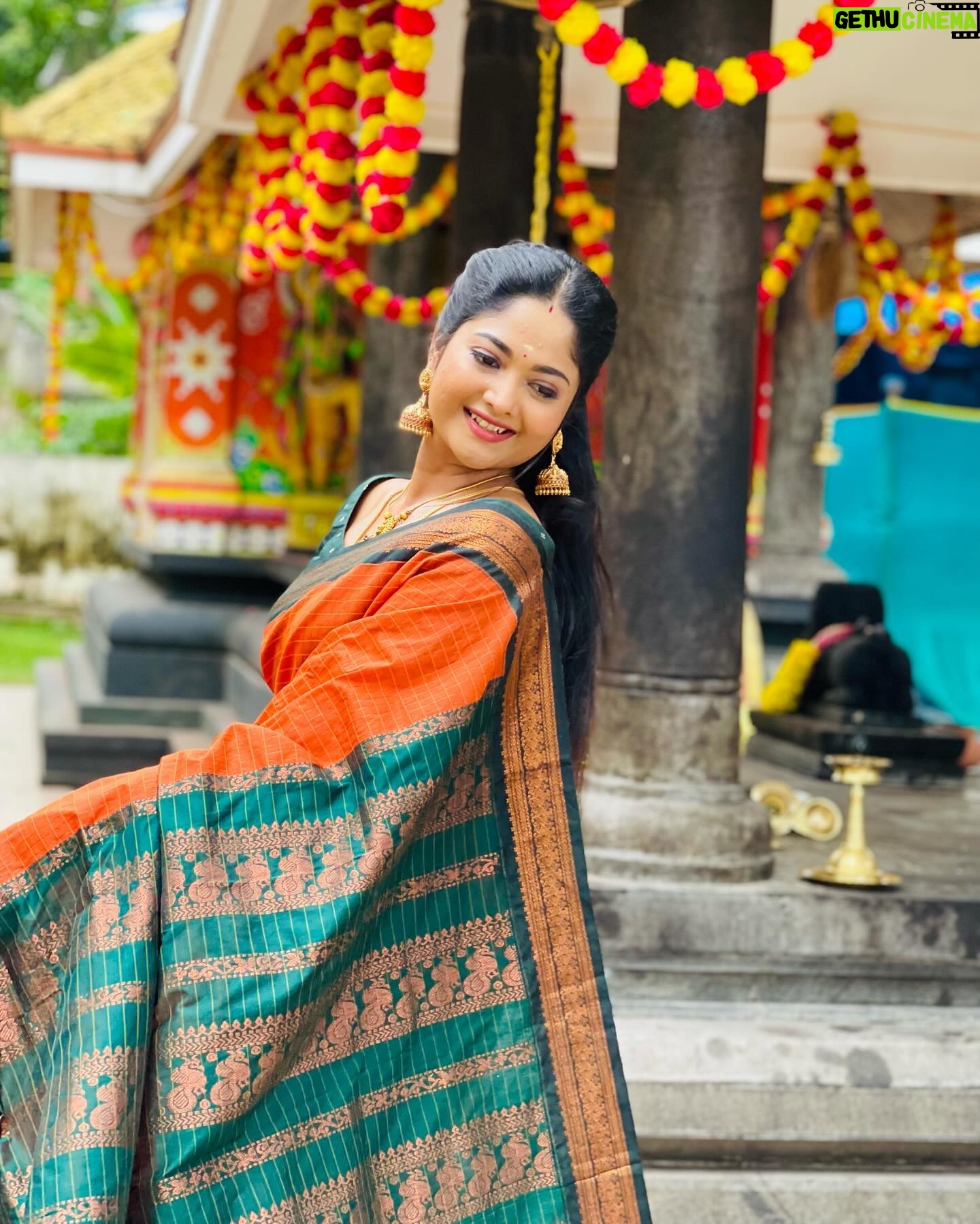 Aishwarya Ramsai - 21.8K Likes - 🧡
:
Saree by @manasi_boutique_21
Blouse designed by @brianna__couture
:
#actress #aishwaryaramsai #shooting #mounaragam #kerala #kalyani #kiran #kiyani #asianet