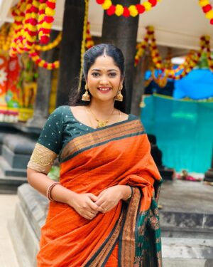 Aishwarya Ramsai Instagram - 🧡
:
Saree by @manasi_boutique_21 
Blouse designed by @brianna__couture 
:
#actress #aishwaryaramsai #shooting #mounaragam #kerala #kalyani #kiran #kiyani #asianet