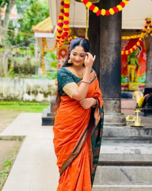 Aishwarya Ramsai Instagram - 🧡
:
Saree by @manasi_boutique_21 
Blouse designed by @brianna__couture 
:
#actress #aishwaryaramsai #shooting #mounaragam #kerala #kalyani #kiran #kiyani #asianet