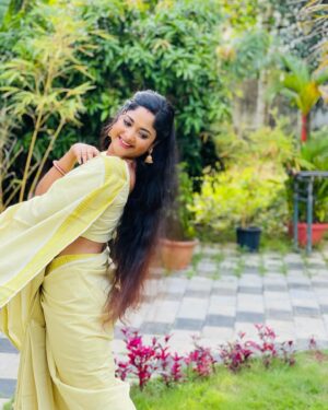 Aishwarya Ramsai Instagram - Everything’s gonna be super duper 🤩👍🏻
:
Checkout this page 👉🏻 @brianna__couture for amazing collections ❤️

:
#actress #aishwaryaramsai #onam #saree #bekind #staysafe #kerala #serial #mounaragam #kalyani