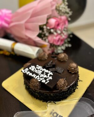 Aishwarya Sen Instagram - Spent another evening, celebrating a well planned birthday suprise 🫶🏻

Thank you team @plutoentofficial
