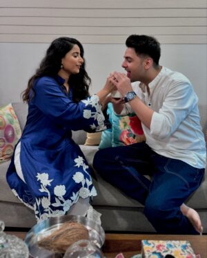 Aishwarya Sharma Bhatt Instagram - Happy rakhshabandhan Veeraaa 🧿❤️

#rakhi #rakshabandhan #rakshabandhan2024 #aishwaryasharma #vihanverma #sharmaverma #bhaibehen #love