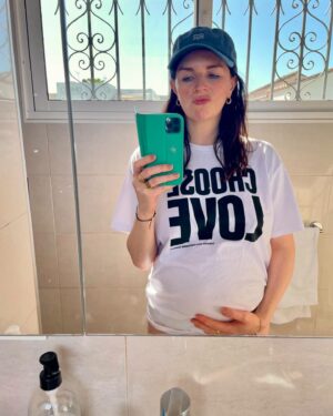 Aisling Bea Instagram - Trip advisor review of Pregnancy: 
One star. ⭐️ 

Negatives: 
-No breakfast included. 
-Limited drinks menu. 
-Expensive. 
-Left feeling very unrested. 
-Not as described online or in pictures. 
-Reminded me of the Glasgow Willie Wonka experience. 
-Towards the end of my stay I was repeatedly kicked in the nuts. 
UTIs, bleeding, depression, cramps, insomnia, nosebleeds, sinus blockage, migraines, vomiting, being randomly touched by people without asking, bones mushing, organs moving, skin stretching, being told that you’ll forget all the pain/that it’s a privilege / that it will all be “worth it“ in the end🙄, heightened awareness of climate change & worst of all- boredom- all described as « normal » and was repeatedly recommended « a nice bath » as a fix to all of the above. 

Positives: 
-Bath quite nice. 
-Lots of help with bags at end of stay. 
-Before checking out, nearby kebab shop man provided free extra chips and quite a flirty wink, which I appreciated. 
-Was given a little gift at check out which is, admittedly, quite cute. 👶🏼 

-Here’s some pictures of the trip when I didn’t hate it/ looked like I didn’t hate it.