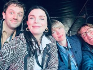 Aisling Bea Instagram - Took the family (both pre-born and post-born) to see OLLLLLD Uncle Hoz play to over 50,000 people,  which was pretty bloody magical and special. 🎵 🇮🇪 ♥️ 🧔🏻‍♀️👩🏻

If you do not know Andrew’s “Too Sweet For Me” is the first number 1 in America by an Irish artist since Sinéad O’Connor’s “Nothing Compares 2 U” in 1990. And so there he belongs. 

A particular thanks to powerhouse @caroline_downey1 for making me a little “pregnant princess platform” (PPP) from where I could sit and also stand up and help with backing vocals when needed, which I assumed was always.