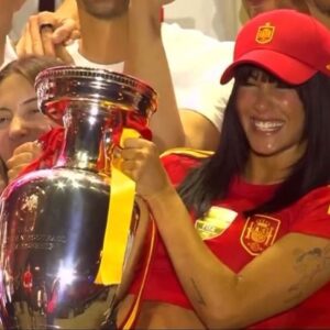 Aitana Instagram - DÍA PARA RECORDAR SIEMPRE 💙🇪🇸 @sefutbol GRACIAS GRACIAS GRACIAS. Y gracias a todo la selección por lo que habéis conseguido. 🤝🏼:) CAMPEONES DE EUROPA.