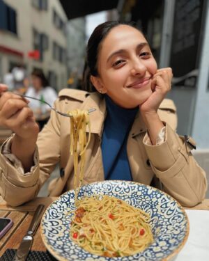 Akansha Ranjan Kapoor Instagram - my give a f*cks were on vacation 🦦🗻🏞️🌞🍦💕🍝