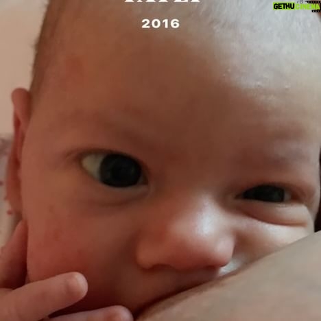 Akasya Asıltürkmen - 1.9K Likes - Ne acayip, bir kanıya göre bebekler doğduklarında babalarına benzermiş. Anne zaten zarar veremez, baba da kendine benzeyene vermez diye doğanın kendini koruma yöntemiymiş bu. Sahiden hangi anne kıyabilir ki yavrusuna? Babaların da farklı olduğunu düşünmüyorum ama ey tabiat, sen de bir aynasın sonuçta. #2016 #perabebek #lohusa #tbt
