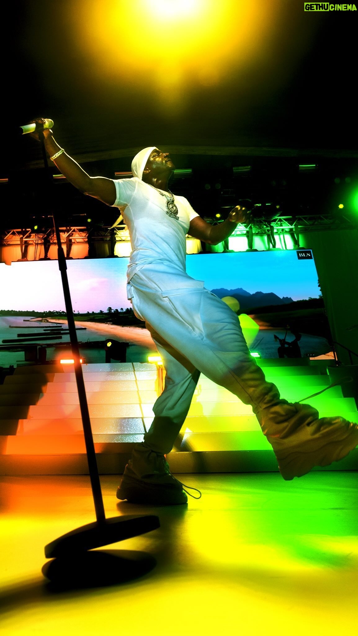 Akon - 3 Likes - Love To Stockholm! ๐ธ๐ช #akon #superfantour