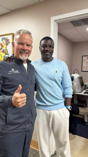 Akon Instagram - Thanks to my family at @laser_eye_center_of_miami  I can see clearly now. Amazing experience. My vision is like 4K now 😁@drlasik305