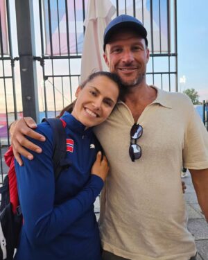 Aksel Lund Svindal Instagram - Paris is cool, Olympics are great, and @amalieiuel
Is amazing 👍🏃❤️