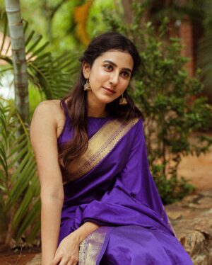 Akshaya hariharan Instagram - Saree and soulful songs✨💜