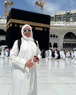 Alaa Shakir Instagram - اللهم لك الحمد الذي من علي بفضله وكرمه بزيارة بيته الحرام اللهم لك الحمد والشكر دائما وابدا#مكه_المكرمه
