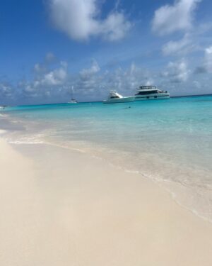 Alan Bronciac Instagram - Carribbean paradise ☀️🇨🇼