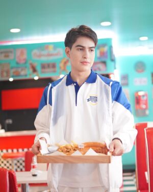 Alan Campana Instagram - hitbitelovetheseries EP3 มาเสริฟแล้วค้าบ 😋22:30
#hitbitelovetheseries #hitbitelovetheseriesep3