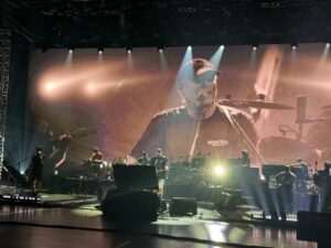 Alan Jackson Instagram - Rehearsals are underway, and we’re gearing up for Boston! We can’t wait to see y’all there! #LastCallWithAlan

Limited tickets remaining, so make sure to get them before they are gone at alanjackson.com/tour. (Link in bio).