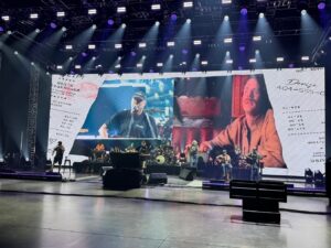 Alan Jackson Instagram - Rehearsals are underway, and we’re gearing up for Boston! We can’t wait to see y’all there! #LastCallWithAlan

Limited tickets remaining, so make sure to get them before they are gone at alanjackson.com/tour. (Link in bio).