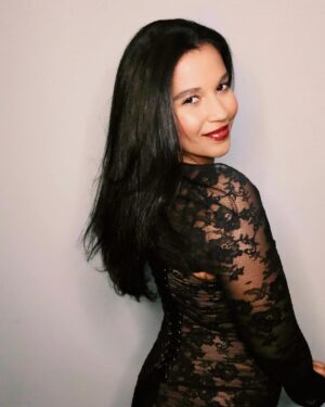 Alana Monteiro Instagram - HAPPY NEW YEAR 🥳🖤💫⚡️🌑

DRESS @HOUSEOFCB 👗 
LIPSTICK @CLINIQUE 💄