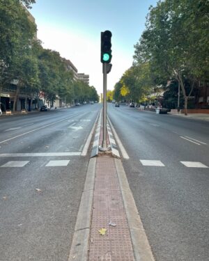 Alaska Instagram - Esta mañana… 15 de agosto, Madrid vacío y 17 grados. Todo perfecto, aunque ahora ya ha subido la temperatura (normal, es verano) y hay más gente en la calle (normal, no ha caído una bomba de neutrones).