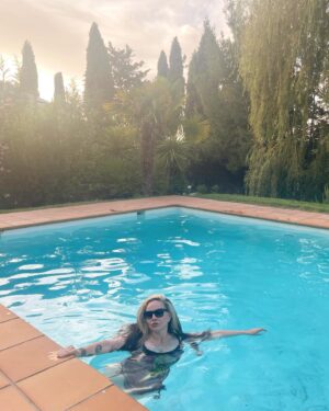 Alaska Instagram - Otras 24 horas del día a la noche sin hacer nada.
💦🫧🏊‍♀️🍹🍨💤💦💤🍨🍹🏊‍♀️🫧💦