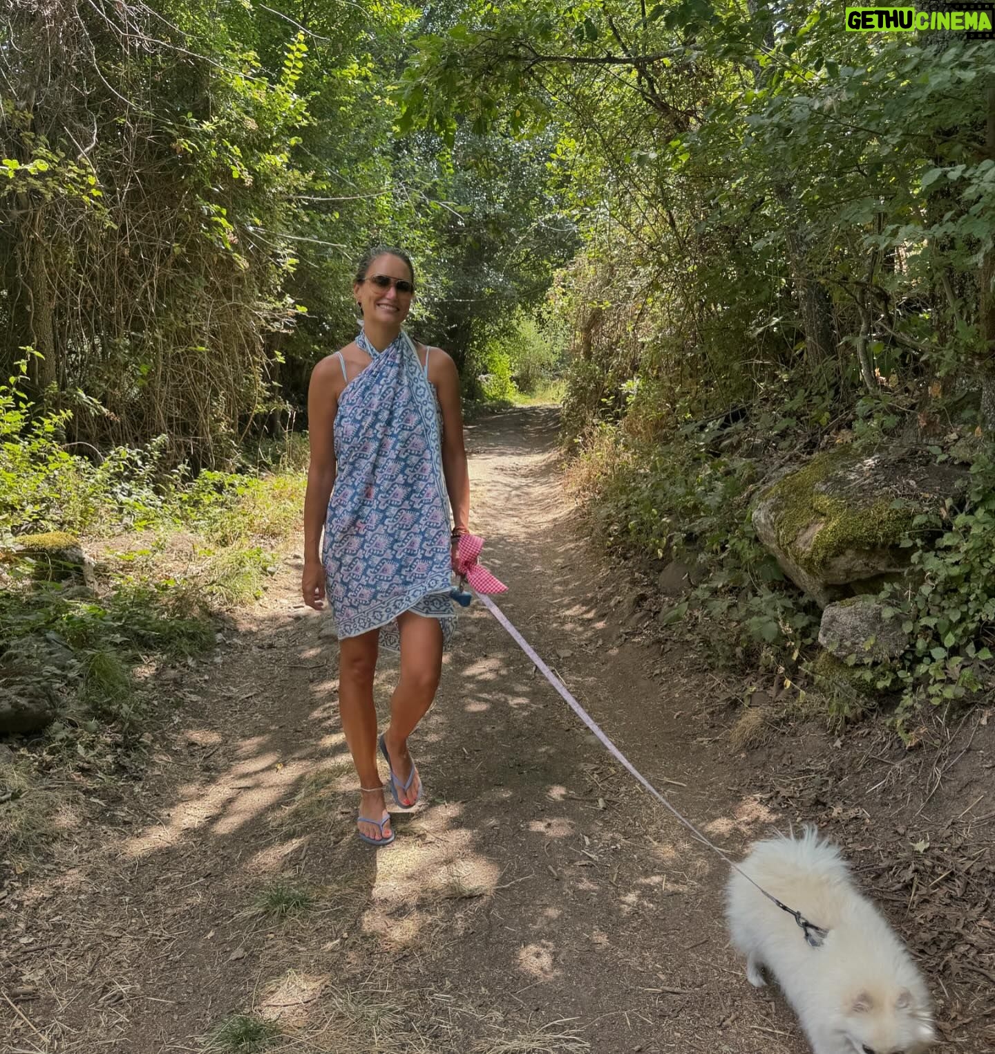Alba Carrillo - 19.5K Likes - Ser afortunado es una suerte pero ser consciente de ello es la verdadera dicha. El rĆo, mi hijo, mis padres, mis perros, el camino, las piedras calientes bajo mis pies, el agua helada, las risas saltando de bomba con Lucas, el verde de los prados, el sol sobre nosotros, los primeros largos de Legendā¦ š¾š£#sehacecaminoalandar šļøš¦¦š³āļøš¦ā°ļø