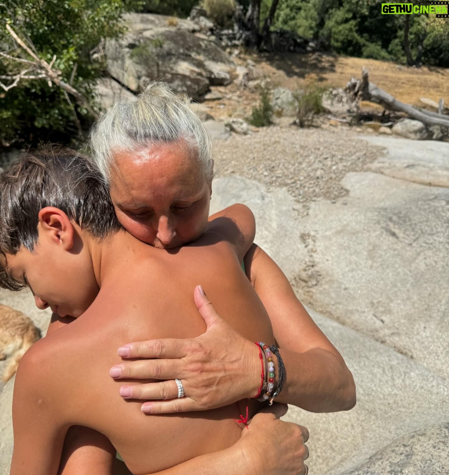 Alba Carrillo - 19.5K Likes - Ser afortunado es una suerte pero ser consciente de ello es la verdadera dicha. El rĆo, mi hijo, mis padres, mis perros, el camino, las piedras calientes bajo mis pies, el agua helada, las risas saltando de bomba con Lucas, el verde de los prados, el sol sobre nosotros, los primeros largos de Legendā¦ š¾š£#sehacecaminoalandar šļøš¦¦š³āļøš¦ā°ļø