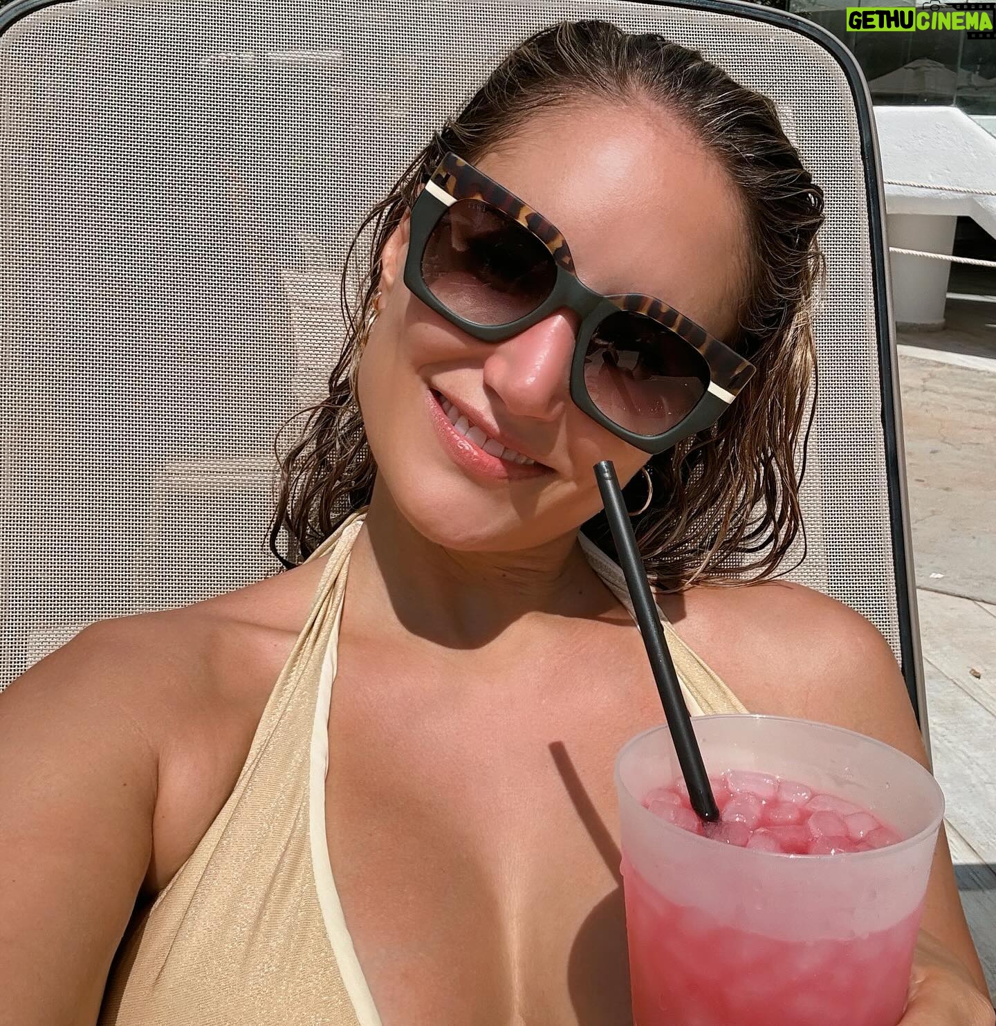 Alba Carrillo - 25K Likes - Esta isla es especial para mĆ. PasĆ© muchos meses de mi embarazo aquĆ y fui tan feliz en ese momento que siempre tendrĆ” un lugar especial en mi ā¤ļø. Gracias por tu energĆa especial que es medicina para el almašŖ½IBIZAšļø