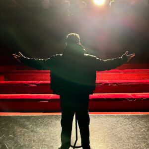 Alban Bartoli Instagram - On se retrouve le Jeudi 13 Juin 2024 à 21h au Petit Palais des Glaces à Paris pour une heure de concert Piano-Voix ! 😍 Pour prendre ta place, ça se passe avec le lien dans ma bio.

Trop hâte 🎉

#concert #live #piano #voix #pianovoix