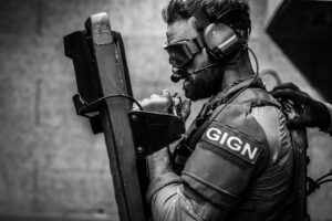 Alban Lenoir Instagram - J’avais deux rêves dans ma vie… J’en ai réalisé un en devenant acteur et j’ai effleuré du doigt le deuxième grâce au @gign.france … Merci pour cette incroyable journée… 🙏🏼
#sengagerpourlavie 
#hommesdexceptions 
📸 Tim 🔥