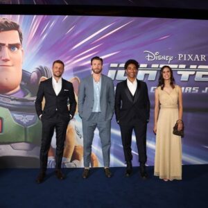 Alberto Boubakar Malanchino Instagram - Manfredi, Evans, Tersigni, Murgia, Dapporto, Napolitano, Raimondo. Chi c’è per il calcetto mercoledì? 

❤️👩🏾‍🚀

@waltdisneystudiosit
#lightyear