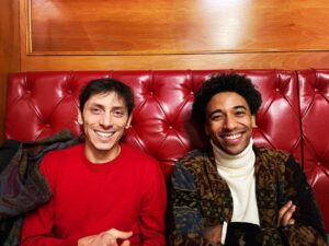 Alberto Boubakar Malanchino Instagram - Trovatevi degli amici che vi guardino come ci guardiamo io e @francesco__arico 🖤