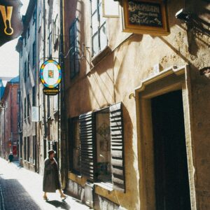 Albin Lee Meldau Instagram - Stockholm! Idag kommer jag till Gamla stan å kör några Bellman-låtar för att fira öppningen av stadsmiljözonen där. Vem vet, kanske även blir en av mina egna låtar… återstår att se för den som tar sig dit!

Hoppas vi ses på Kornhamnstorg i Gamla stan kl. 13.00. Givetvis gratis å ALLA är välkomna! ❤️