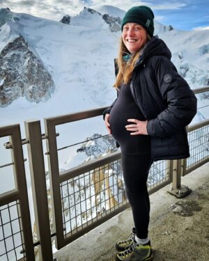 Aldo Kane Instagram - There she blows! Mont Blanc and a pregnant @annawmson 😅🤣 round 2 due in May....... 👶 

#montblanc #chamonix