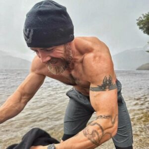 Aldo Kane Instagram - Winter wanders along the bonnie banks of Loch Lomond. ❄️

Obvs got a baltic dip in the bag. The wee man giving it big licks on the balance bike. What a spot. Scotland 🏴󠁧󠁢󠁳󠁣󠁴󠁿

#home #Lochlomond #Scotland #coldwater @annawmson @canadagoose