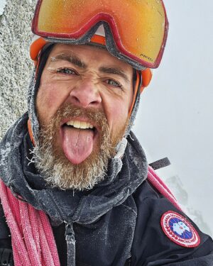 Aldo Kane Instagram - Arête des Cosmiques, a cracking way to finish off our time in the Alps. Vallee Blanch yesterday and a classic winter traverse today with @documentalism 

#chamonix #climbing @documentalism @canadagoose #aretedescosmiques