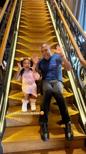 Alecsandro Instagram - Parabéns minha princesa @antonellafelisbino pai te ama