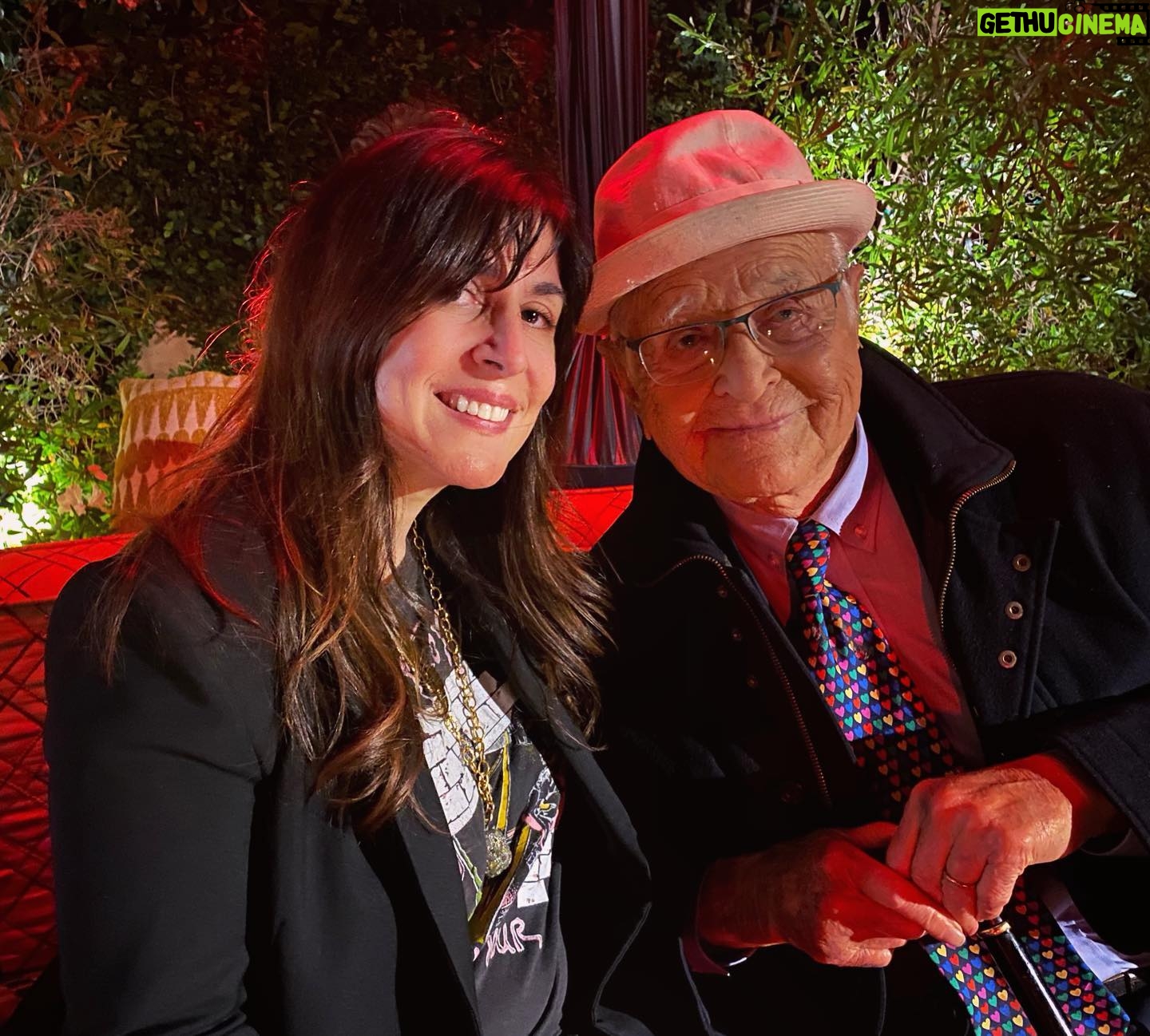 Aleen Keshishian - 1.2K Likes - Had so much fun tonite with @jenniferaniston @justintheroux #kathrynhahn #jasonbateman @arnettwill @jimmykimmel @mmcnearney @amandaankaofficial #liveinfrontofastudioaudience. And how insanely cute is the legend @thenormanlear?
