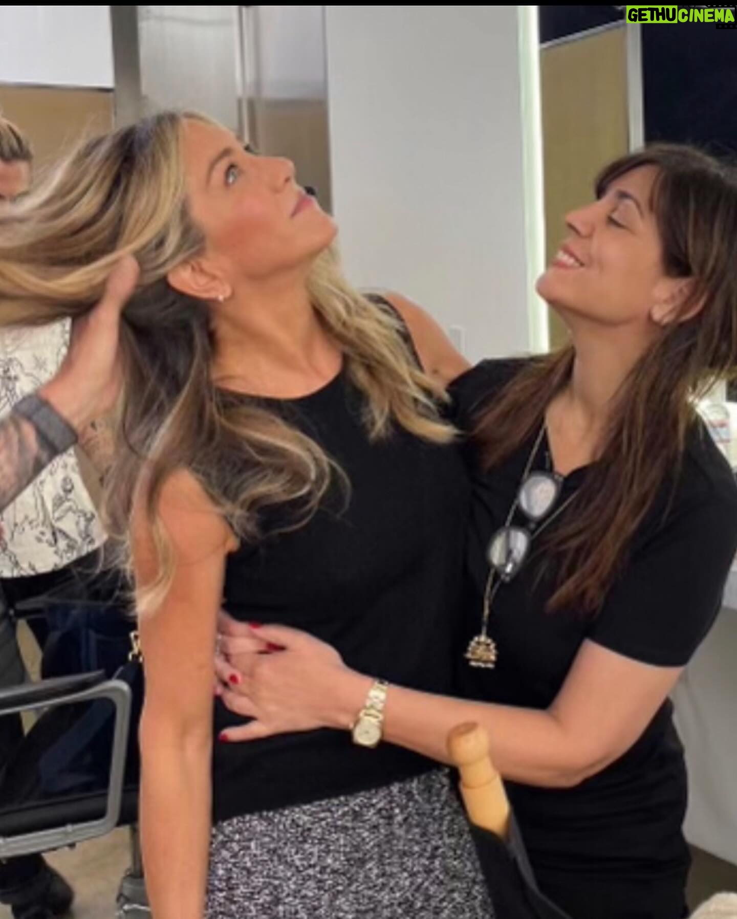 Aleen Keshishian - 3.1K Likes - Happy birthday to the beautiful, kind, generous, talented, hilarious @jenniferaniston! 🩷 u so so much!