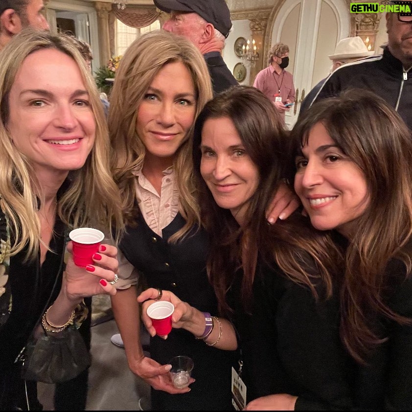 Aleen Keshishian - 4.4K Likes - Happy birthday to my sister from another mother @jenniferaniston - I love u so much! ❤️🎉🍾