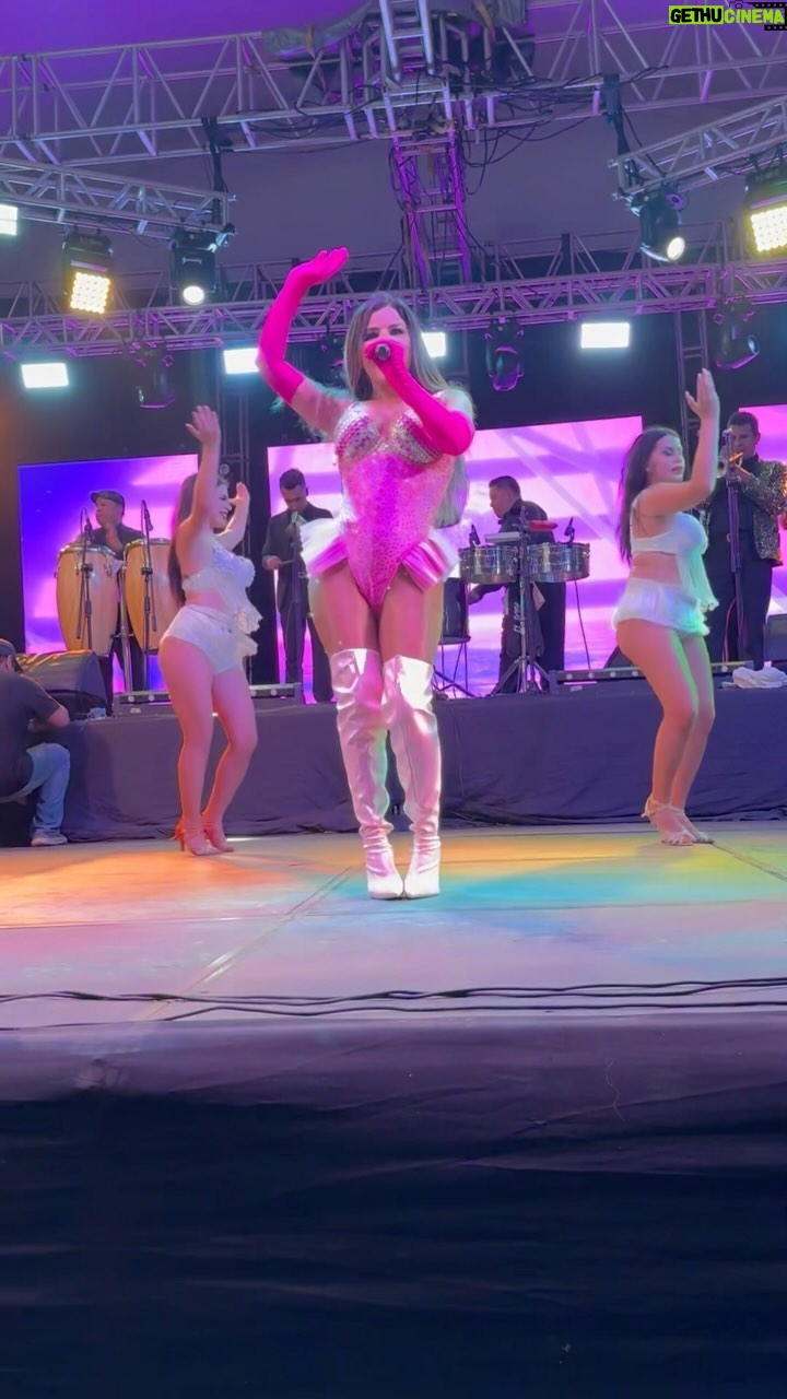 Aleida Núñez - 5.9K Likes - Martínez de la Torre, Veracruz me hicieron muy feliz con su cariño 💃🏼🎤💓🩷me los llevo en el corazón ❤️oficina @fzmanagement @joeles6 #show #aleidanuñez #cumbia