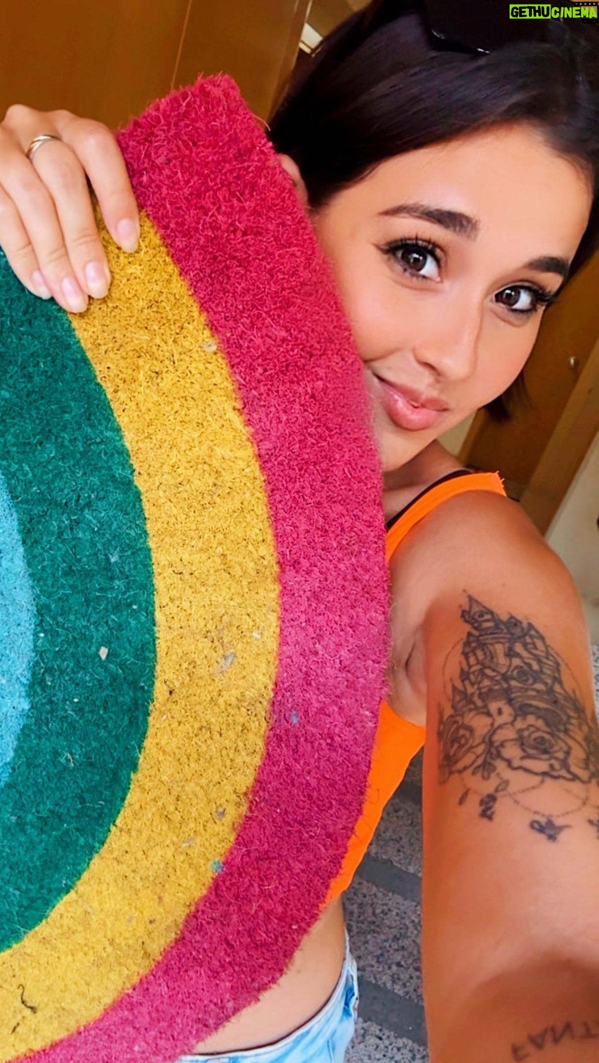 Alejandra Castelló González - 781 Likes - NO OS LO VAIS A CREER!!!! EL FELPUDO HA VUELTO!!!
.
#fantasia #magia #suerte #ladron #despiste #felpudo #risas #humor #nomelocreo