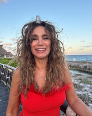 Alejandra Fosalba Instagram - Si alguien tiene dudas de que es el FRIZZ aquí un ejemplo 🤭🩷