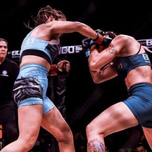 Alejandra Lara Instagram - Gracias a mi oponente @silvanalamalvada_ufc por esa increíble pelea que nos aventamos 🙌🏼✨ 5 rounds de dejarlo todo en la jaula 👊🏼🔥 Gracias @budosento por esta oportunidad y a todos los que han hecho parte de este proceso @cameronshayne @themelayneshayne  @hoodleermtz gracias por estar en mi esquina y sacar lo mejor de mí 🫡🫶🏼 A todos los que aportaron tanto en mi Camp @franciscograssolobo @lobogymma @delta.martialarts @samuraifc @budokonuniversity @atletixgdl 🙏🏼✨ A mis queridos amigos por su apoyo incondicional @indomitus_ftb @primitiva_bbb @garden.kuuts @medicobelico y a mi amor @firewwme 🩵 Esto es un nuevo comienzo, renaciendo de las cenizas para volar muy alto 🐦‍🔥 ¿Cual fue su foto favorita?
.
.
.
#ColombianFighter #DeMedellinparaelmundo #BlueFire #AzulMMA