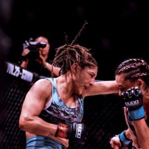 Alejandra Lara Instagram - Gracias a mi oponente @silvanalamalvada_ufc por esa increíble pelea que nos aventamos 🙌🏼✨ 5 rounds de dejarlo todo en la jaula 👊🏼🔥 Gracias @budosento por esta oportunidad y a todos los que han hecho parte de este proceso @cameronshayne @themelayneshayne  @hoodleermtz gracias por estar en mi esquina y sacar lo mejor de mí 🫡🫶🏼 A todos los que aportaron tanto en mi Camp @franciscograssolobo @lobogymma @delta.martialarts @samuraifc @budokonuniversity @atletixgdl 🙏🏼✨ A mis queridos amigos por su apoyo incondicional @indomitus_ftb @primitiva_bbb @garden.kuuts @medicobelico y a mi amor @firewwme 🩵 Esto es un nuevo comienzo, renaciendo de las cenizas para volar muy alto 🐦‍🔥 ¿Cual fue su foto favorita?
.
.
.
#ColombianFighter #DeMedellinparaelmundo #BlueFire #AzulMMA