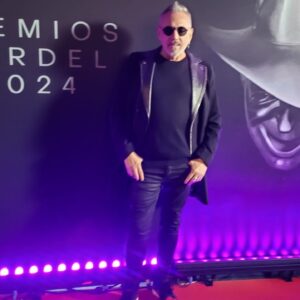 Alejandro Lerner Instagram - Siempre muy honrado de ser parte! Gracias @premiosgardel 

Ayer a pesar del cansancio de la gira fuimos a acompañar a nuestro universo de artistas de todas las generaciones
Gracias por una noche magica, explosion de talentos

Prensa 
@caromaldonado_press