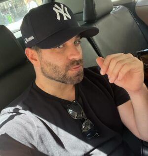 Alejandro Nones Instagram - New York 🍎🗽
