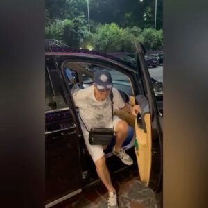 Aleksandr Buynov Instagram - Друзья, привет. Ну что, вот и закончился отдых в лучшем месте на планете – в любимом городе Сочи. Каждый раз убеждаюсь, что Сочи развивается не меньше нашей столицы. Перед вылетом посетил парк «Дендрарий». Здесь собраны деревья и кустарники, привезённые из разных уголков планеты, более 1800 видов и форм, огромное количество редких экзотов. Кстати, пальмы появились в Сочи благодаря основателю парка Сергею Николаевичу Худекову. Друзья, впереди бархатный сезон, всем советую в этот прекрасный период постараться посетить Сочи. Это город очень крутой, и для отдыха и для души! А я улетел домой… #буйнов #сочи #россия #порадомой #лето