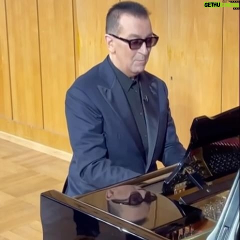 Aleksandr Buynov - 25.3K Likes - И пусть понедельник будет хорошим днем! Александр Буйнов. Экспромт. До мажор✌️ #буйнов #экспромт #понедельник #лето